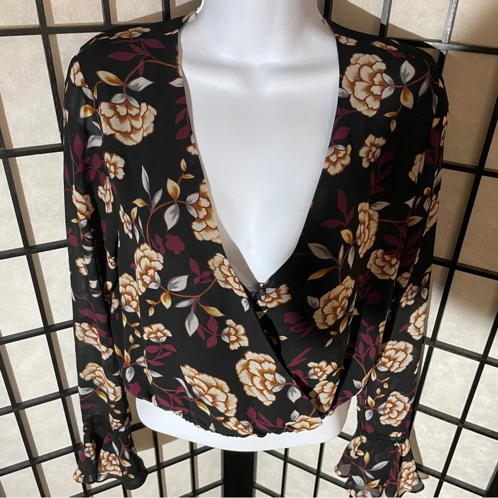 Forever 21 ladies crop blouse, size medium - Picture 5 of 8
